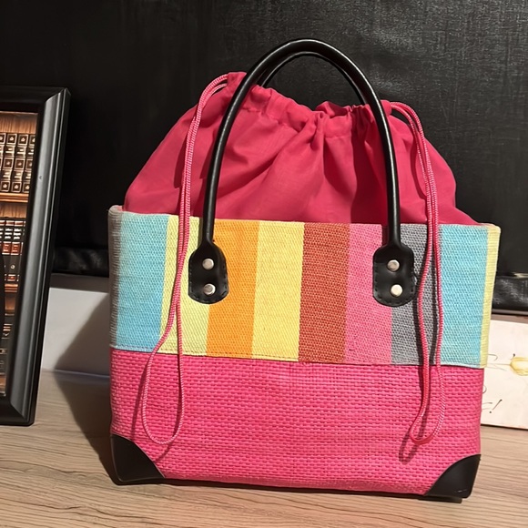 Colourful Weaved Purse/Tote/Carry-All w/Black Faux-leather Straps and Corners - Picture 3 of 9